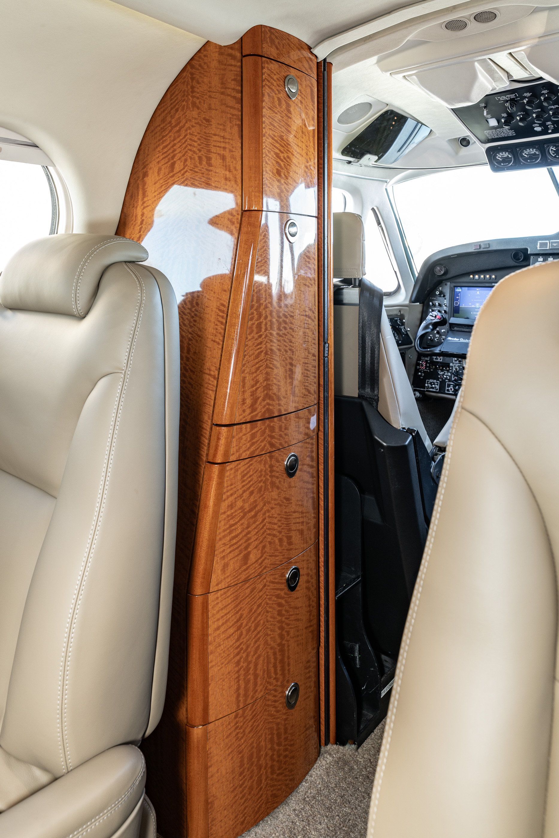 FL-1075 Interior5