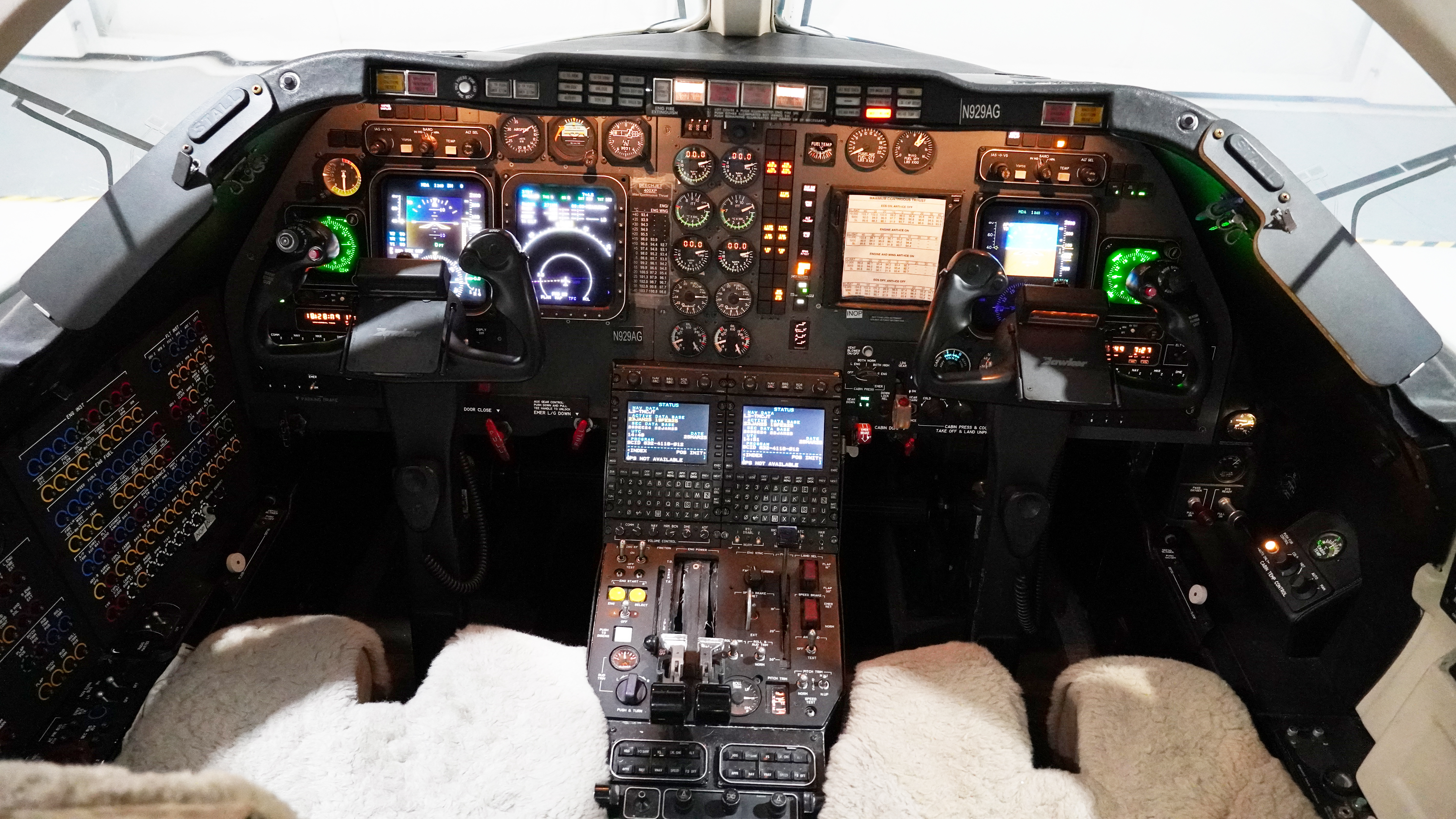 RK-381 cockpit