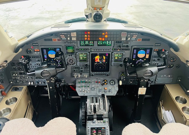 5324 avionics cockpit