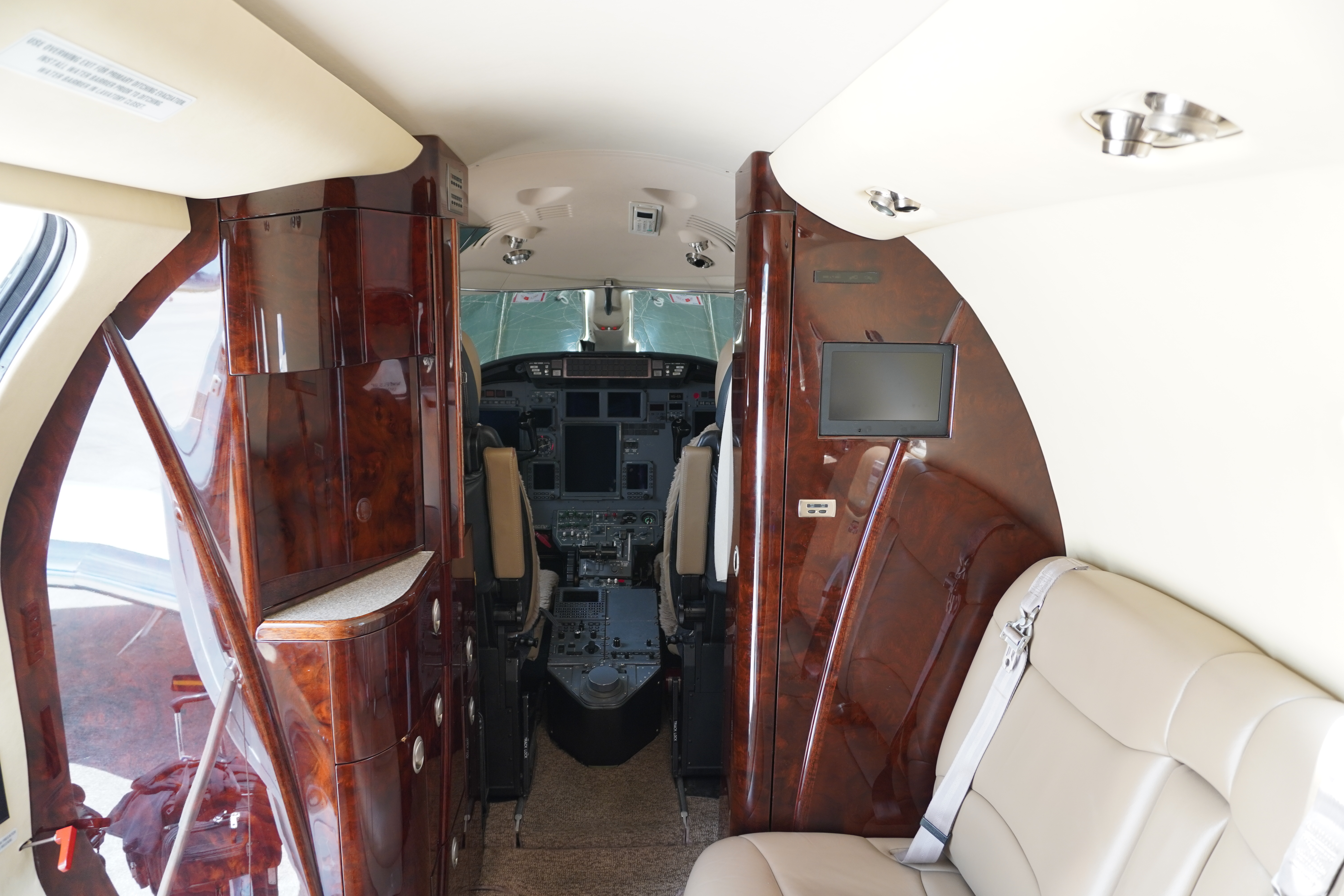 XLS sn 5546 Interior1