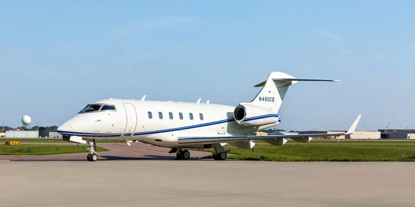 Challenger 300 sn 20147 hero shot