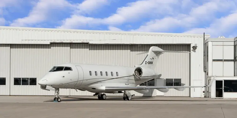 challenger 300 sn 20451 hero shot