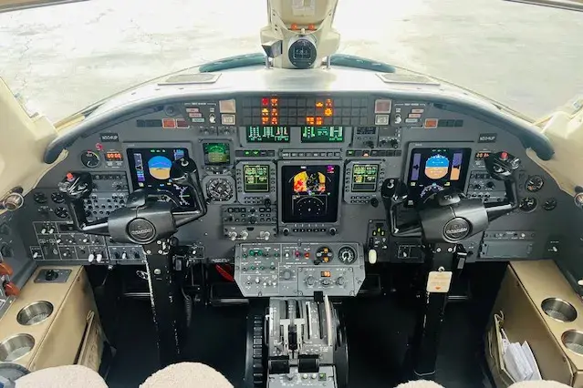 5324 avionics cockpit