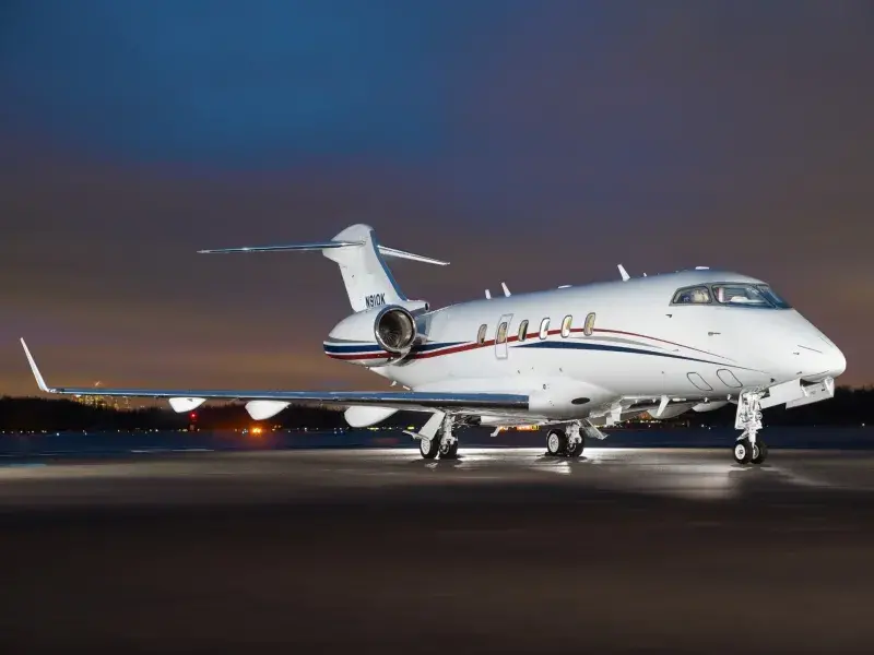Challenger 300 SN 20375 hero shot